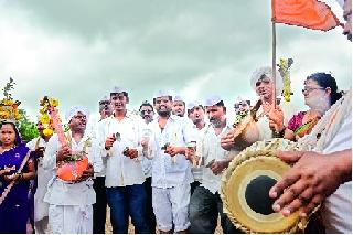 Ringtones in color of VitthalName | विठ्ठलनामाच्या गजरात रंगला रिंगण सोहळा Ringtones in color of VitthalName | विठ्ठलनामाच्या गजरात रंगला रिंगण सोहळा