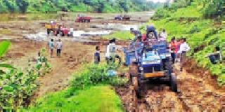 Sharad Riteghat handed over to smugglers | शरद रेतीघाट तस्करांच्या हवाली Sharad Riteghat handed over to smugglers | शरद रेतीघाट तस्करांच्या हवाली