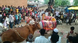 Due to the steps of Mandla Gupteshwar Maharaj for water | पाण्यासाठी मांडला गुप्तेश्वर महाराजांच्या चरणी घट Due to the steps of Mandla Gupteshwar Maharaj for water | पाण्यासाठी मांडला गुप्तेश्वर महाराजांच्या चरणी घट