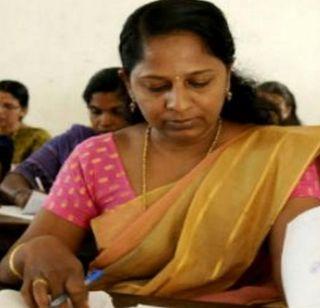 The order of introducing sari to lady lecturers in Mysore | म्हैसूरमध्ये महिला लेक्चरर्सला साडी घालून येण्याचं फर्मान The order of introducing sari to lady lecturers in Mysore | म्हैसूरमध्ये महिला लेक्चरर्सला साडी घालून येण्याचं फर्मान