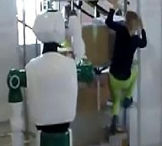 Surprising .. Robot saved the girl found in the cupboard | आश्चर्य.. रोबोटने वाचवले कपाटाखाली सापडणाऱ्या मुलीला