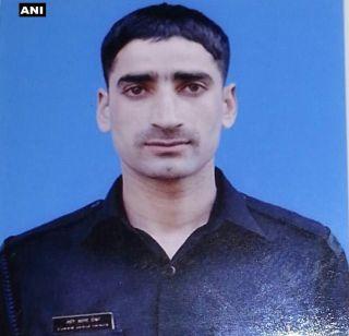 Jammu Kashmir: Aka-47 Signature Territorial Army missing | जम्मू काश्मीर : AK-47सहीत टेरिटोरियल आर्मीचा जवान बेपत्ता Jammu Kashmir: Aka-47 Signature Territorial Army missing | जम्मू काश्मीर : AK-47सहीत टेरिटोरियल आर्मीचा जवान बेपत्ता