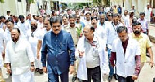 Irwin's drought in front of Deshmukh's health minister | देशमुखांनी आरोग्य मंत्र्यांसमोर मांडली इर्विनची दुरवस्था