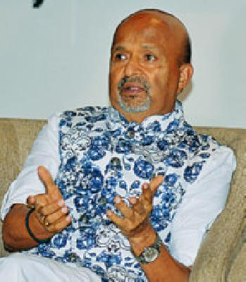 There is no such land for my song | माझ्या गीताचे रोपटे बहरेल अशी जमीनच नाही