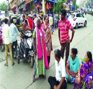 Stop the way in Divya Kang's welfare | दिव्यांगांचा कल्याणमध्ये रास्ता रोको Stop the way in Divya Kang's welfare | दिव्यांगांचा कल्याणमध्ये रास्ता रोको