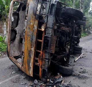 Movement of the troops in the riot-hit areas | दंगलग्रस्त भागात जवानांचे संचलन Movement of the troops in the riot-hit areas | दंगलग्रस्त भागात जवानांचे संचलन