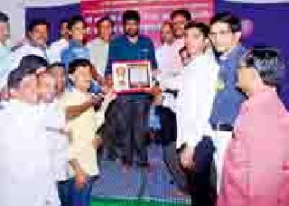 Received the fate of paying the community debt | समाजाचे ऋण फेडण्याचे भाग्य लाभले Received the fate of paying the community debt | समाजाचे ऋण फेडण्याचे भाग्य लाभले