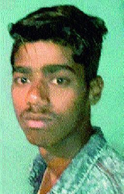 Fear of youth drowning in Khambale lake | खंबाळे तलावात युवक बुडाल्याची भीती