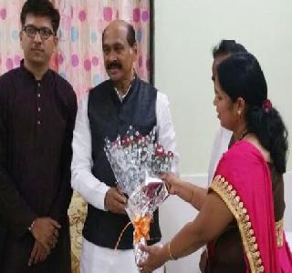 Even after being in power, Vinakhna is in trouble - Manikrao Thakre | सत्तेत असतानाही विखेंना त्रास होताच- माणिकराव ठाकरे Even after being in power, Vinakhna is in trouble - Manikrao Thakre | सत्तेत असतानाही विखेंना त्रास होताच- माणिकराव ठाकरे