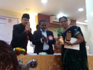 GMC's Durga Bagde is honored with excellent clinical nurse award | ‘जीएमसी’च्या दुर्गा बागडे उत्कृष्ट क्लिनिकल नर्स पुरस्काराने सन्मानित