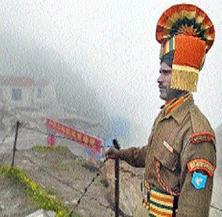 Even preparing to supply supplies to the tents on the border of the army, despite China | चीनला न जुमानता सैन्याचे सीमेवर तंबू सैनिकांना रसदपुरवठा करण्याचीही तयारी Even preparing to supply supplies to the tents on the border of the army, despite China | चीनला न जुमानता सैन्याचे सीमेवर तंबू सैनिकांना रसदपुरवठा करण्याचीही तयारी