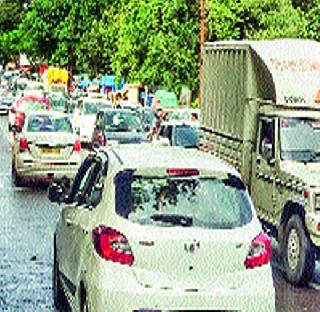After the afternoon the tourists stopped | दुपारनंतर पर्यटकांना रोखले After the afternoon the tourists stopped | दुपारनंतर पर्यटकांना रोखले