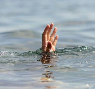 The death of one drowning in a swimming pool in Vasaiat resort | वसईत रिसॉर्टमधील तरण तलावात बुडून एकाचा मृत्यु The death of one drowning in a swimming pool in Vasaiat resort | वसईत रिसॉर्टमधील तरण तलावात बुडून एकाचा मृत्यु