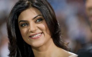 Sushmita's Make-up Photo and Ananda Trend Trend | सुश्मिताचा बिनामेकअप फोटो आणि आॅनेस्टी नावाचा ट्रेण्ड