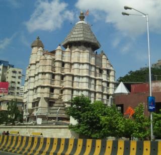Offer of One-Way Traffic to the devotees of Siddhi Vinayak | सिद्धिविनायकाच्या भक्तांना ‘वन-वे ट्रॅफिक’चा प्रसाद Offer of One-Way Traffic to the devotees of Siddhi Vinayak | सिद्धिविनायकाच्या भक्तांना ‘वन-वे ट्रॅफिक’चा प्रसाद