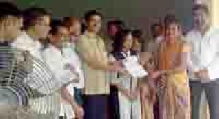 Distribution of lease to 166 villagers | १६६ ग्रामवासीयांना पट्टे वाटप Distribution of lease to 166 villagers | १६६ ग्रामवासीयांना पट्टे वाटप