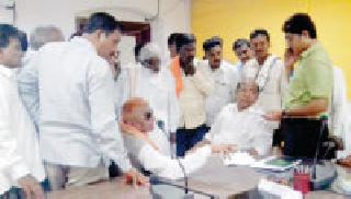 The problem of Nim Wardha project affected people | निम्म वर्धा प्रकल्पग्रस्तांच्या समस्या मार्गी The problem of Nim Wardha project affected people | निम्म वर्धा प्रकल्पग्रस्तांच्या समस्या मार्गी