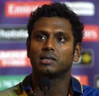 Zimbabwe defeats, Javari, Mathews captaincy resigns | झिम्बाब्वेने केलेला पराभव जिव्हारी, मॅथ्यूजचा कर्णधारपदाचा राजीनामा Zimbabwe defeats, Javari, Mathews captaincy resigns | झिम्बाब्वेने केलेला पराभव जिव्हारी, मॅथ्यूजचा कर्णधारपदाचा राजीनामा