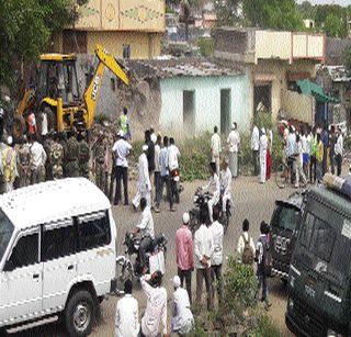 Forty homes, six hotels flutter | चाळीस घरे, सहा हॉटेल्स जमीनदोस्त