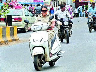 Helmet masses ... 'Khaki' Mirwaal | हेल्मेट जनतेला... ‘खाकी’ मिरवायला