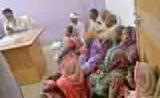 Will the administration of the old Mothers be 'Shravanbala'? | वृद्ध मातासाठी प्रशासन ‘श्रावणबाळ’ ठरेल काय ?