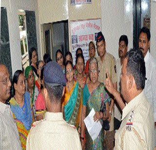 Women police station against target boys | टारगट मुलांच्या विरोधात महिला पोलीस ठाण्यात Women police station against target boys | टारगट मुलांच्या विरोधात महिला पोलीस ठाण्यात