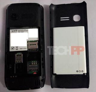 Photo leak of 4G phone phone coming in Rs 500 | 500 रुपयात येणा-या 4G जिओ फोनचे फोटो लीक