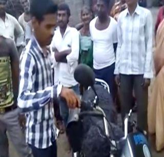 VIDEO: A bike that starts with the Missed colonel, made in Rancoon in Akola | VIDEO : अकोल्यातील रॅन्चोनं बनवली मिस्ड कॉलनं सुरू होणारी बाईक
