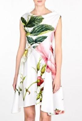 Celebrating the rainy season while enjoying the nature of nature, look at the botanical dress in the rainy season! | पावसाळ्यातल्या वातावरणाचा आनंद साजरा करताना अंगावरही हवा निसर्गाचा साज.. यंदाच्या पावसाळ्यात बॉटनिकल ड्रेस घालून तर पाहा! Celebrating the rainy season while enjoying the nature of nature, look at the botanical dress in the rainy season! | पावसाळ्यातल्या वातावरणाचा आनंद साजरा करताना अंगावरही हवा निसर्गाचा साज.. यंदाच्या पावसाळ्यात बॉटनिकल ड्रेस घालून तर पाहा!