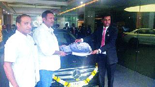 Udayanagaraj unidentified .. 007 Cars in the car! | उदयनराजे अज्ञातवासात.. 007 कार मात्र थाटामाटात ! Udayanagaraj unidentified .. 007 Cars in the car! | उदयनराजे अज्ञातवासात.. 007 कार मात्र थाटामाटात !