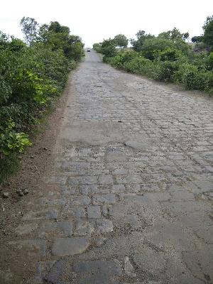 Hundreds of kilometers from the road to hundreds! | रस्ता तेरा किलोमीटरचा अन खड्डे शेकडो ! Hundreds of kilometers from the road to hundreds! | रस्ता तेरा किलोमीटरचा अन खड्डे शेकडो !