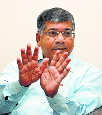 The hill ahead of the challenge! | भारिपसमोर आव्हानांचा डोंगर!