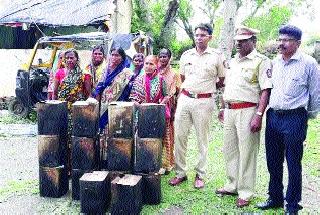 Daughters of women made by barns | महिलांनी केल्या दारूभट्ट्या उद्ध्वस्त Daughters of women made by barns | महिलांनी केल्या दारूभट्ट्या उद्ध्वस्त