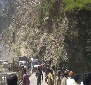Amarnath Yatra's bus collapses, 16 people die | अमरनाथ यात्रेकरूंची बस दरीत कोसळली, 16 जणांचा मृत्यू Amarnath Yatra's bus collapses, 16 people die | अमरनाथ यात्रेकरूंची बस दरीत कोसळली, 16 जणांचा मृत्यू