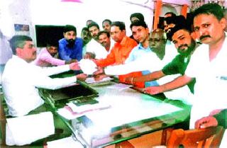 Stop cheaper sugar, kerosene in shops | स्वस्त धान्य दुकानांवर साखर, रॉकेल बंद