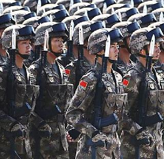 Chinese soldiers fought in Tibet and fought against them | तिबेटमध्ये चिनी सैनिकांनी केला युद्धसराव Chinese soldiers fought in Tibet and fought against them | तिबेटमध्ये चिनी सैनिकांनी केला युद्धसराव