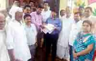 Farmer's Roles Attract Happiness 'Connection' | शेतकऱ्यांच्या रोषाला मिळाली विनम्रतेची ‘जोडणी’