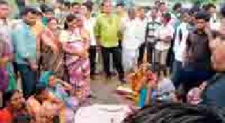 Tanker's bullock cart, dies on the spot | टँकरची बैलगाडीला धडक शेतकऱ्याचा जागीच मृत्यू Tanker's bullock cart, dies on the spot | टँकरची बैलगाडीला धडक शेतकऱ्याचा जागीच मृत्यू