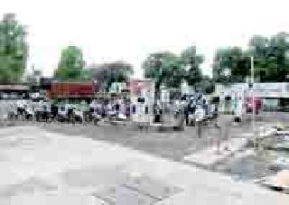 Ignore facilities including petrol and diesel theft | पेट्रोल-डिझेल चोरीसह सुविधांकडेही दुर्लक्ष