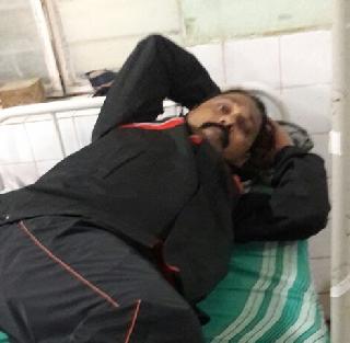 Sixteen hours he hanged to the tree | सोळा तास तो झाडाला लटकून बसला Sixteen hours he hanged to the tree | सोळा तास तो झाडाला लटकून बसला