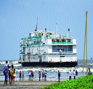 17 people rescued from the seaplatted cargo ship! | समुद्रात अडकलेल्या जहाजातून १७ जणांची सुटका! 17 people rescued from the seaplatted cargo ship! | समुद्रात अडकलेल्या जहाजातून १७ जणांची सुटका!