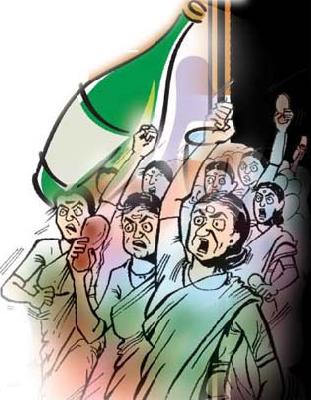 Women's police station raid | दारुबंदीसाठी महिलांची पोलीस स्टेशनवर धडक