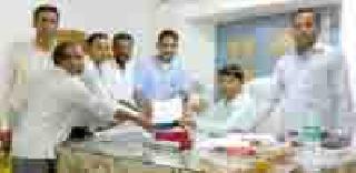 Give the pending decision lease | प्रलंबित वनहक्क पट्टे द्या Give the pending decision lease | प्रलंबित वनहक्क पट्टे द्या