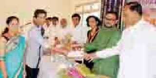 The need for youth to come forward in social work | समाजकार्यात युवकांनी पुढे येण्याची गरज The need for youth to come forward in social work | समाजकार्यात युवकांनी पुढे येण्याची गरज