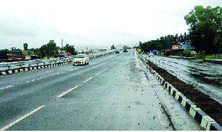 Vehicles run on the fifth flight | पाचवड उड्डाणपूलावरून धावली वाहने