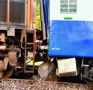 Mumbai-Hyderabad Express Slumped From Rule | मुंबई-हैदराबाद एक्स्प्रेस रुळावरून घसरली Mumbai-Hyderabad Express Slumped From Rule | मुंबई-हैदराबाद एक्स्प्रेस रुळावरून घसरली