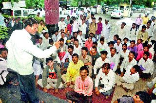 'School' filled in Ayurveda | प्रवेशासाठी आयुक्तालयातच भरली ‘शाळा’