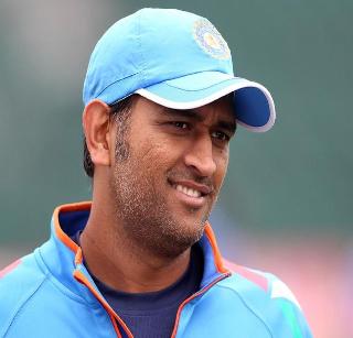 Dhoni will accept his retirement - Hayden | ...तेव्हा धोनी स्वत:च स्वीकारेल निवृत्ती - हेडन Dhoni will accept his retirement - Hayden | ...तेव्हा धोनी स्वत:च स्वीकारेल निवृत्ती - हेडन