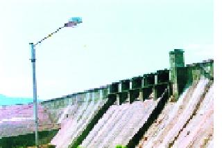 Wages for land outside the water level | पाणी पातळीबाहेरील जमिनींचा मोबदला द्या Wages for land outside the water level | पाणी पातळीबाहेरील जमिनींचा मोबदला द्या