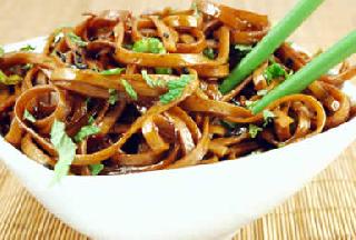 In the rainy season, why do you eat Samoos? Do not eat. Not only this, there are six other things in addition to that which can be avoided! | पावसाळ्यात भजी समोसे खाता का? खाऊ नका. हेच नाही तर यासोबतच आणखी सहा गोष्टी आहेत ज्या या काळात टाळलेल्याच योग्य! In the rainy season, why do you eat Samoos? Do not eat. Not only this, there are six other things in addition to that which can be avoided! | पावसाळ्यात भजी समोसे खाता का? खाऊ नका. हेच नाही तर यासोबतच आणखी सहा गोष्टी आहेत ज्या या काळात टाळलेल्याच योग्य!